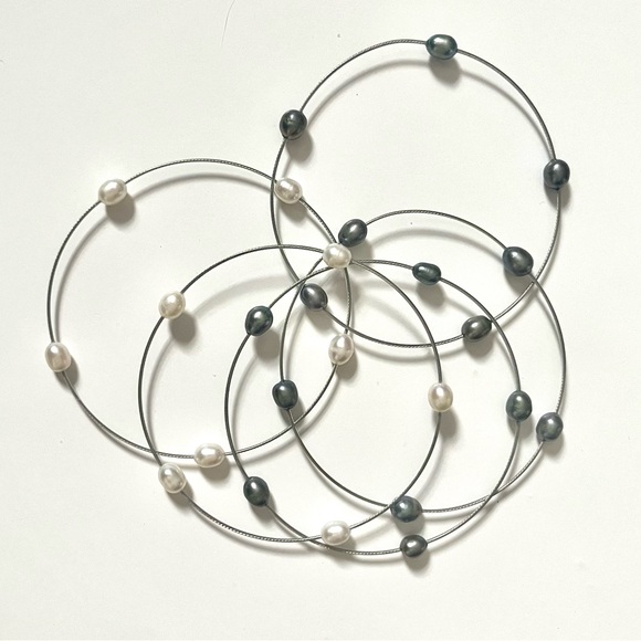 Nordstrom silver bangle bracelet set of 5 gray & white pearls - Picture 3 of 13